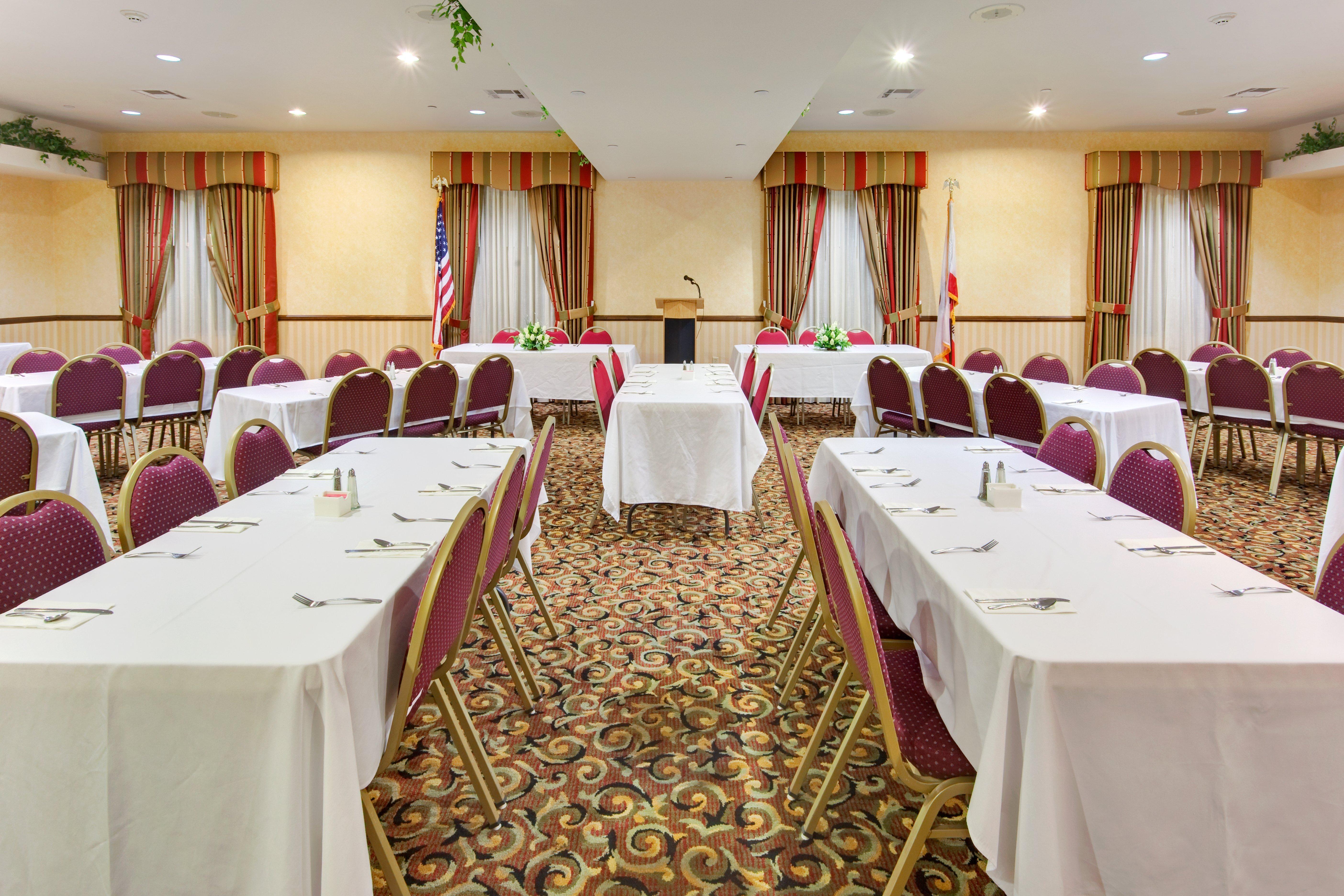 Express & - Oak Valley By Ihg Hotel 2*